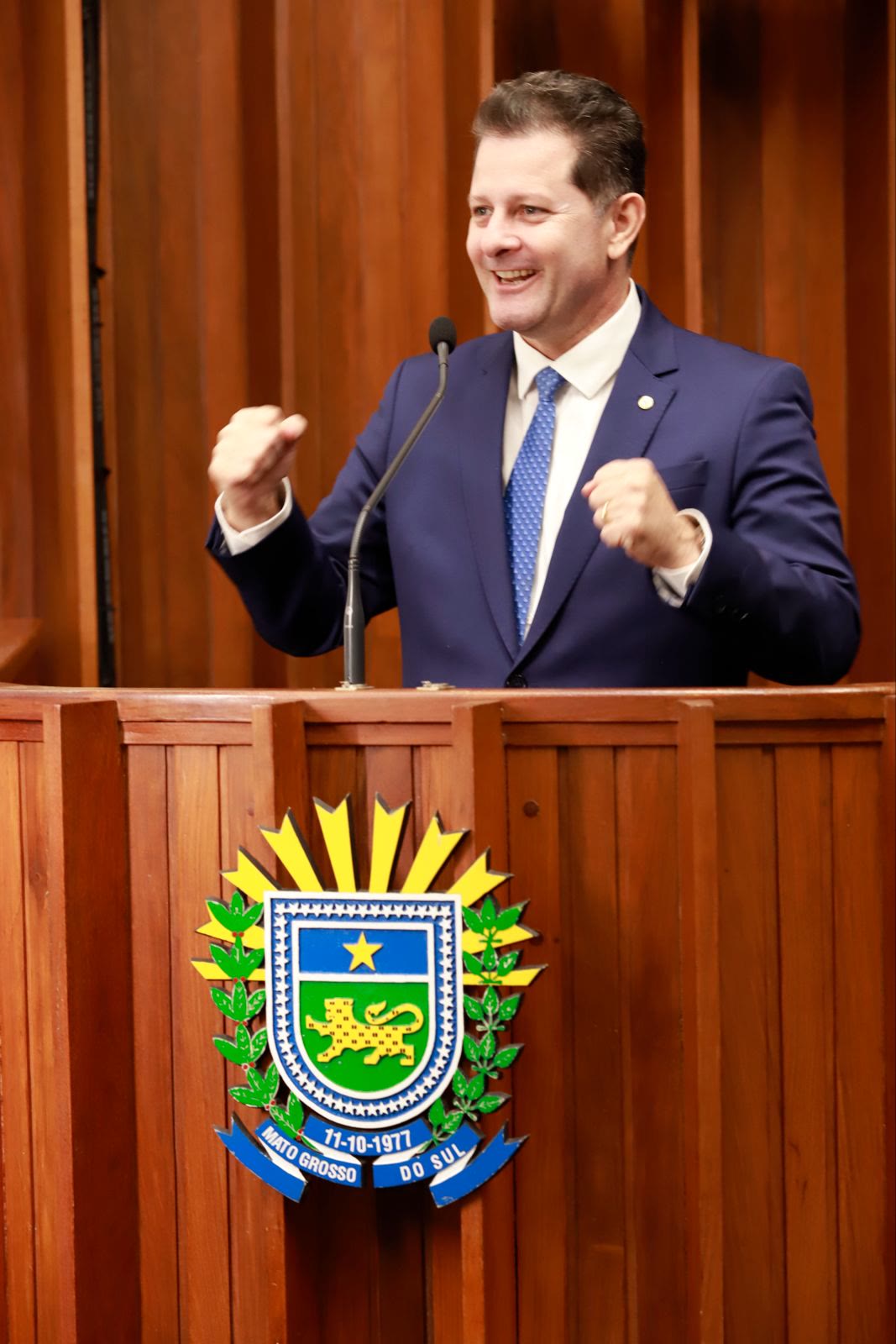 Renato Câmara discursando na tribuna da Assembleia Legislativa