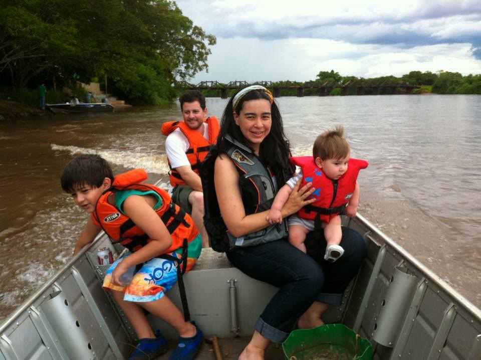Passeio de barco com a família