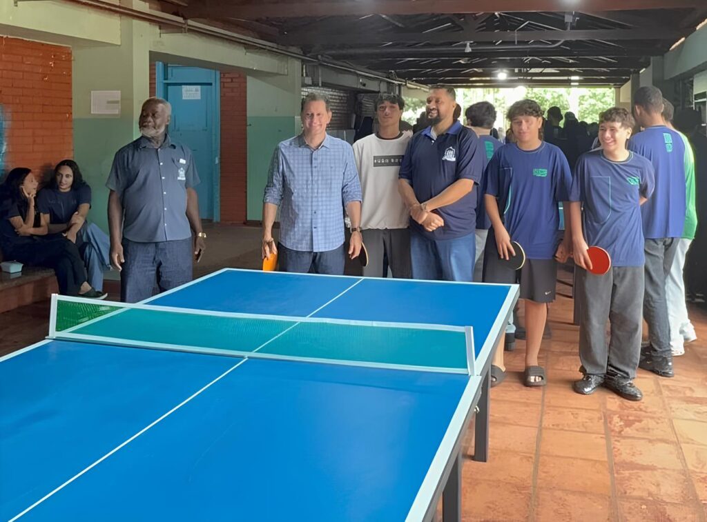 Escola Maria da Glória recebe equipamentos esportivos