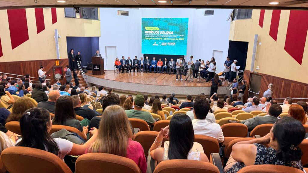 Renato Câmara defende políticas públicas e logística reversa em simpósio sobre resíduos em MS