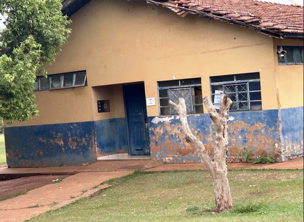Colégio Agrícola de Ivinhema vira um barracão velho quase que assombrado